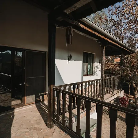 Къща За Гости Искрица И Сияйница Casa de Férias *